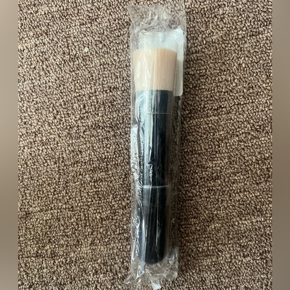 Bareminerals supreme finisher and beautiful finish make up brush